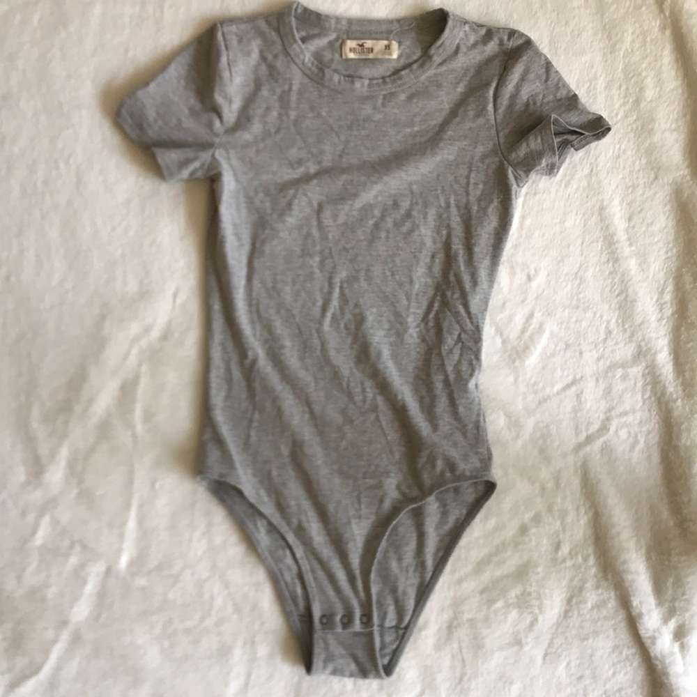 Hollister: Grey Short Sleeve fitting bodysuit